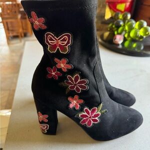 SALE: Chinese laundry women’s boots. (SW-14)